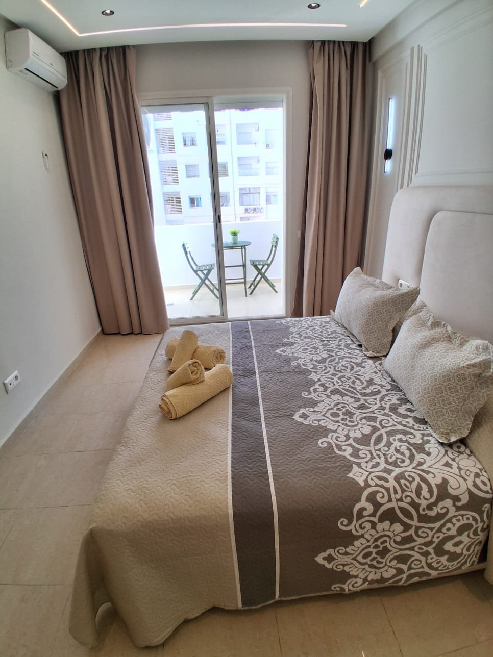 L'Écrin Doré : S+2 Luxe-piscine — 2 chambres, Islane Hay El Mohamamdi — Coin Du Ciel