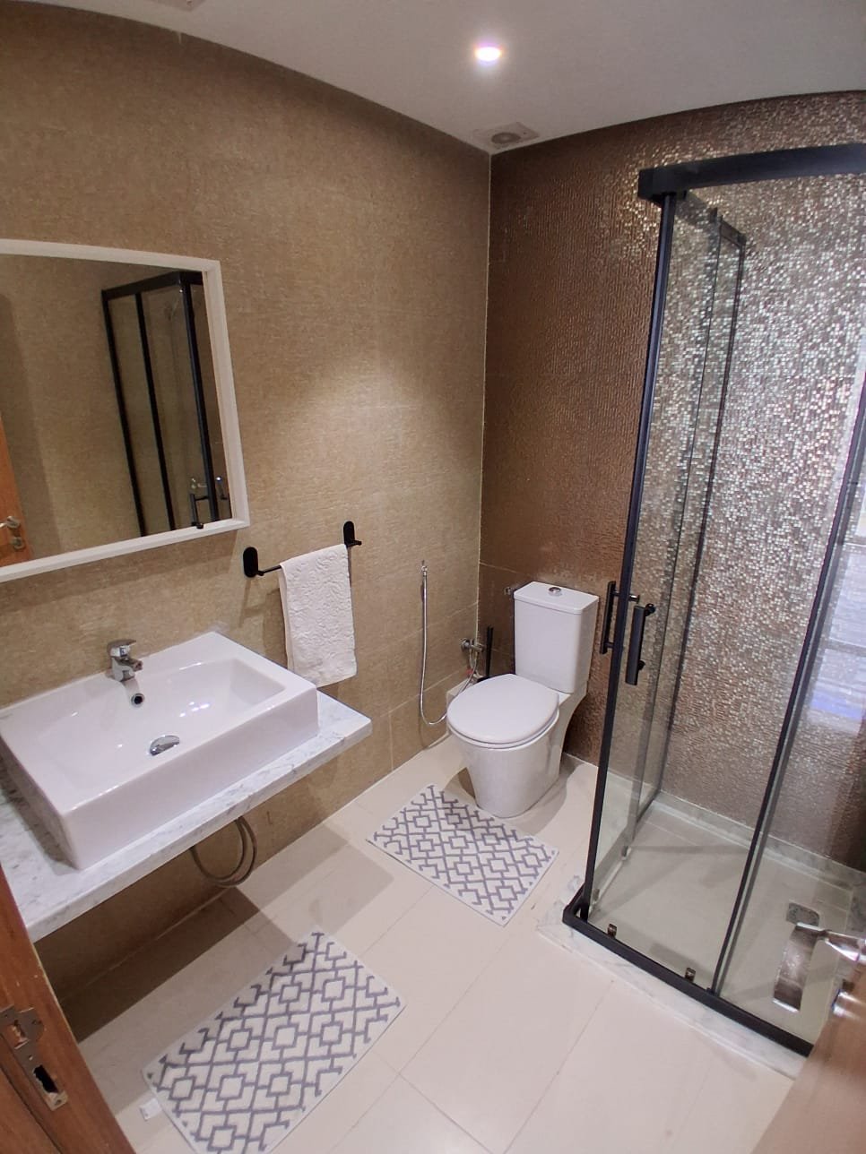 L'Écrin Doré : S+2 Luxe-piscine — 2 chambres, Islane Hay El Mohamamdi — Coin Du Ciel