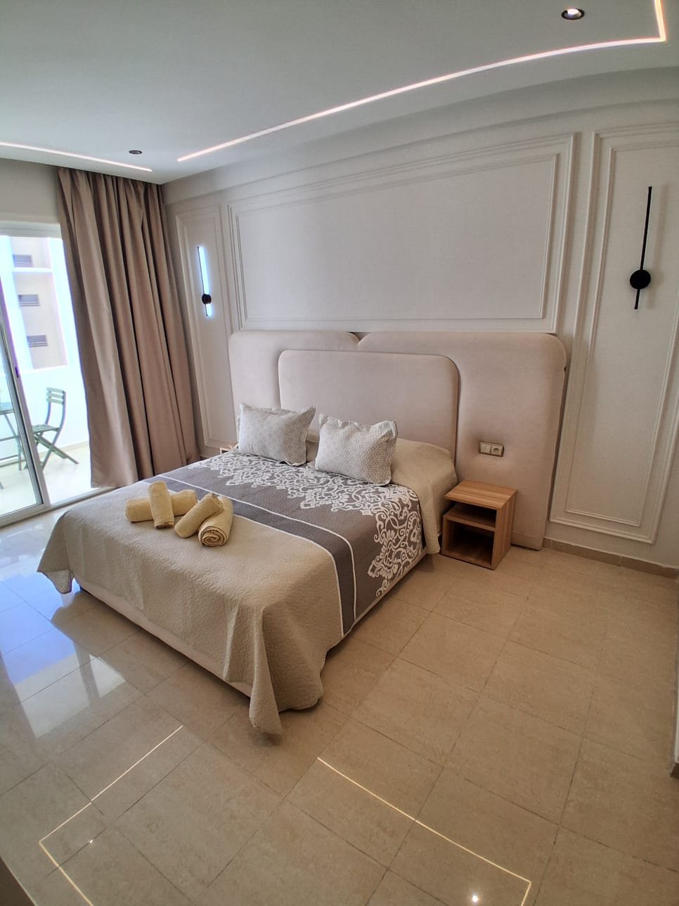 L'Écrin Doré : S+2 Luxe-piscine — 2 chambres, Islane Hay El Mohamamdi — Coin Du Ciel
